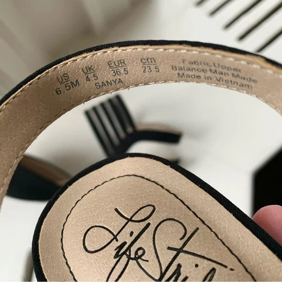 Life Stride Black High Heels NWOT - Picture 8 of 10